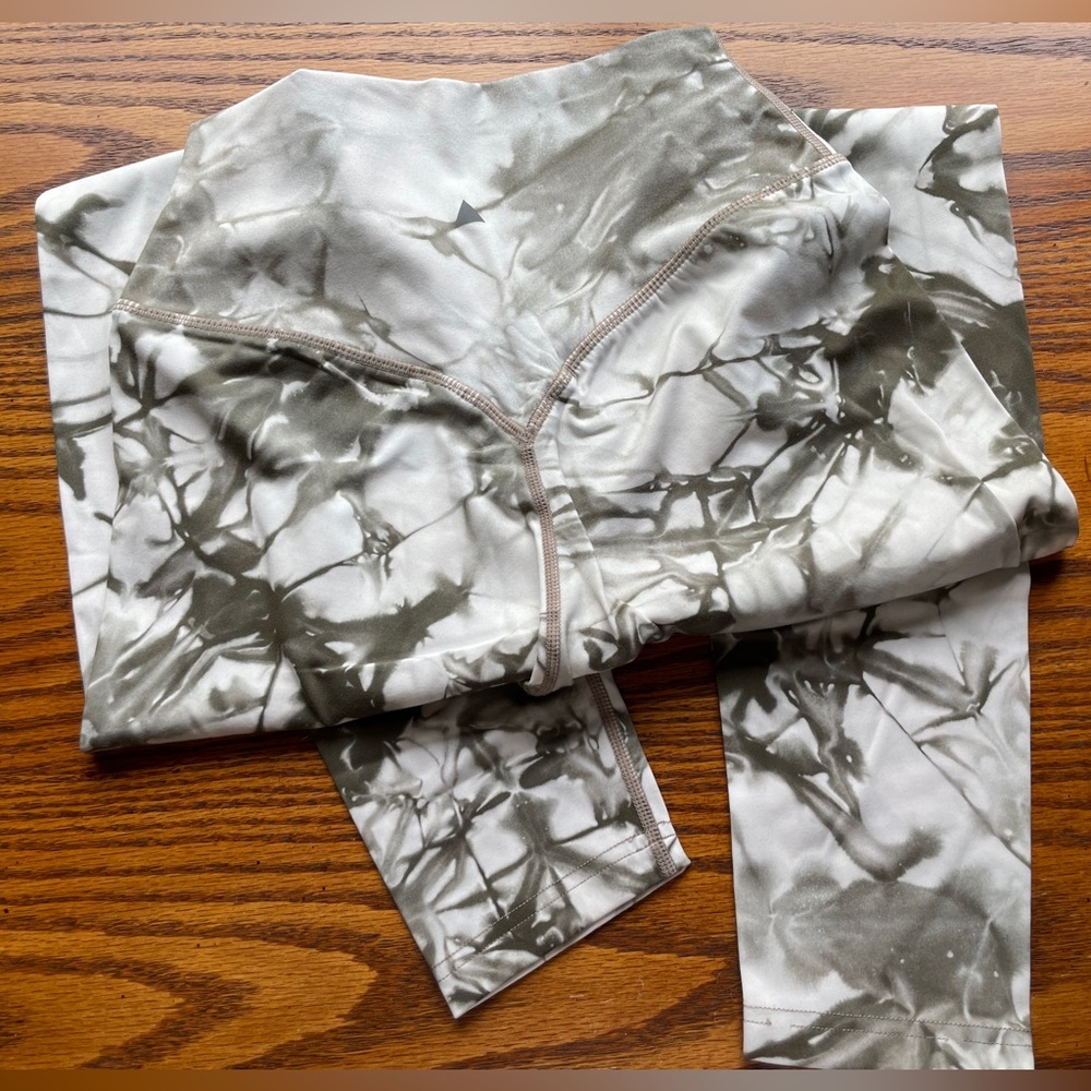 Balance Athletica / Vitality Grey Taupe Tie Dye Leggings M